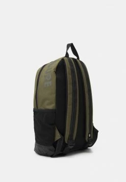 Element Soldes -Element Soldes 9aa9a83f01c8401d9d9737abc3dd097e